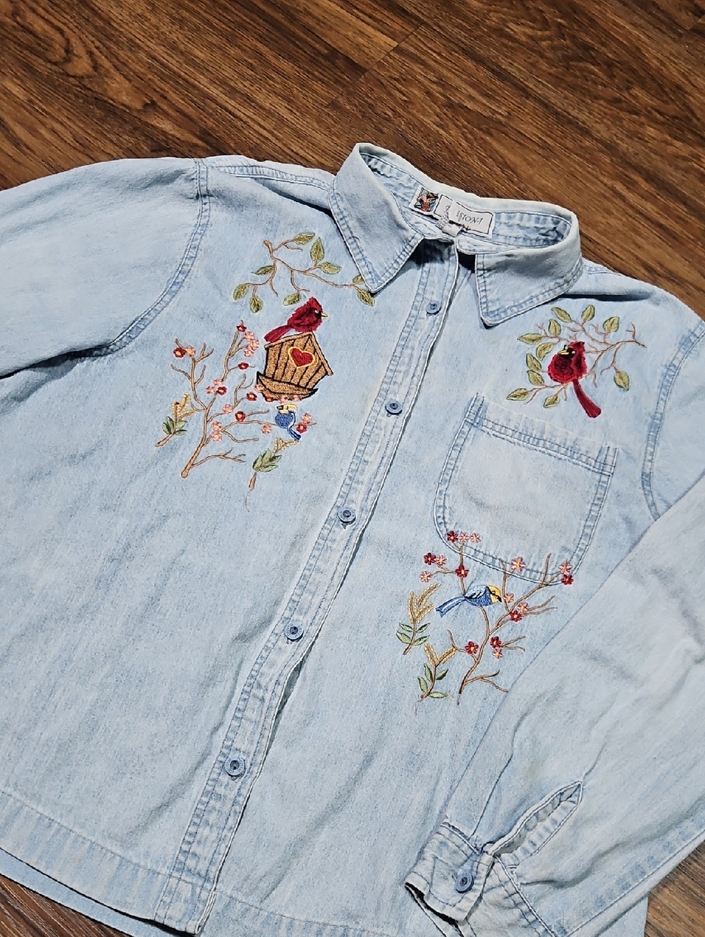 Vintage Passion-I Embroidered Cardinal Birdhouse Denim Button Front Shirt Large